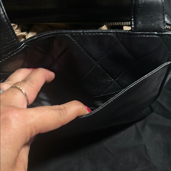 CHANEL Matelasse Black Leather 24K hardware - Picture 9 of 17